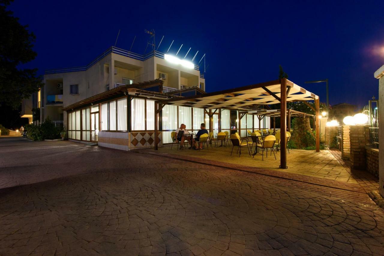 Amalia Hotel - Adults Only Dassia  Extérieur photo